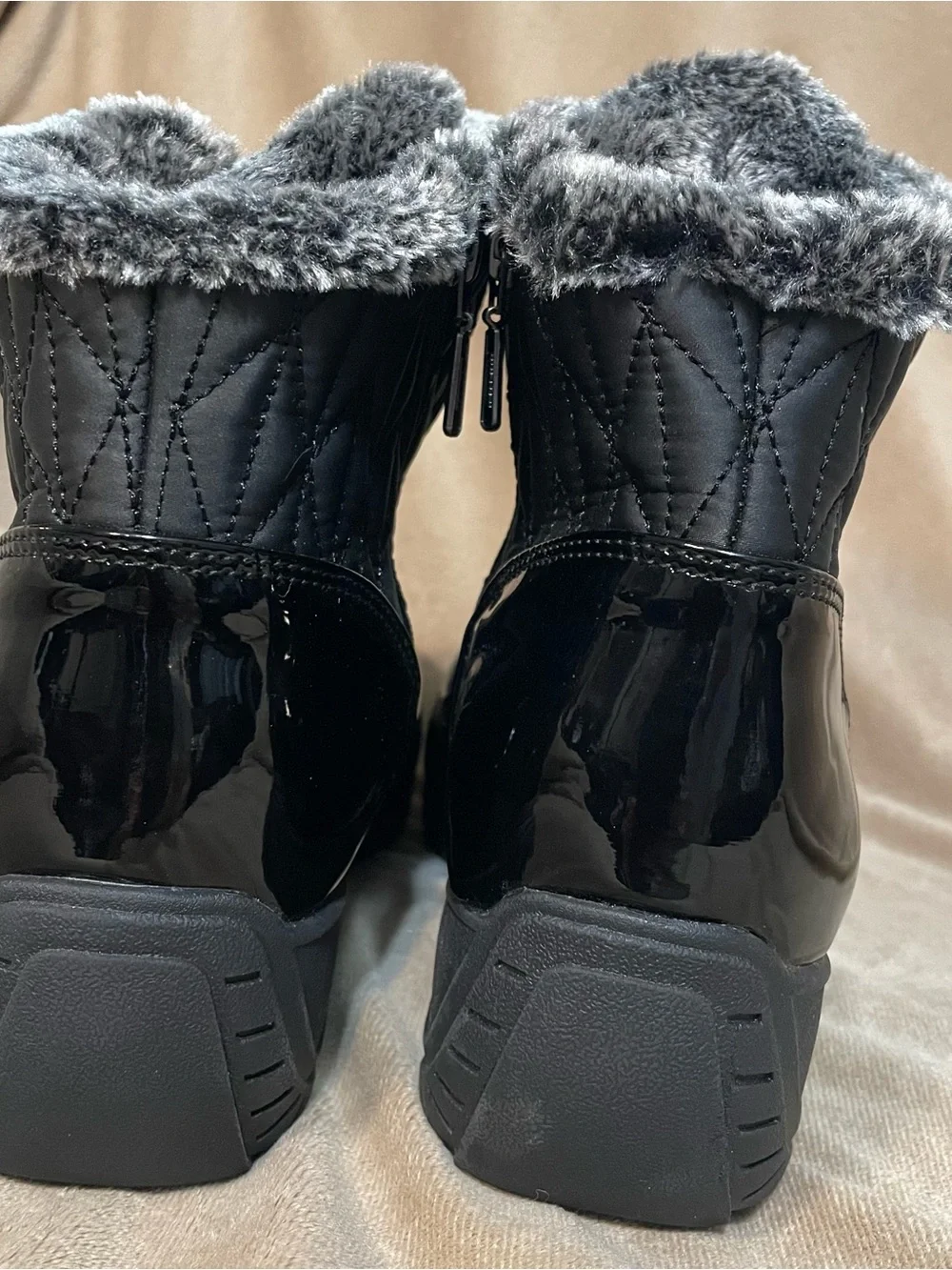 Khombu Molly waterproof Black Quilted Faux-Fur Ankle Snow Boot